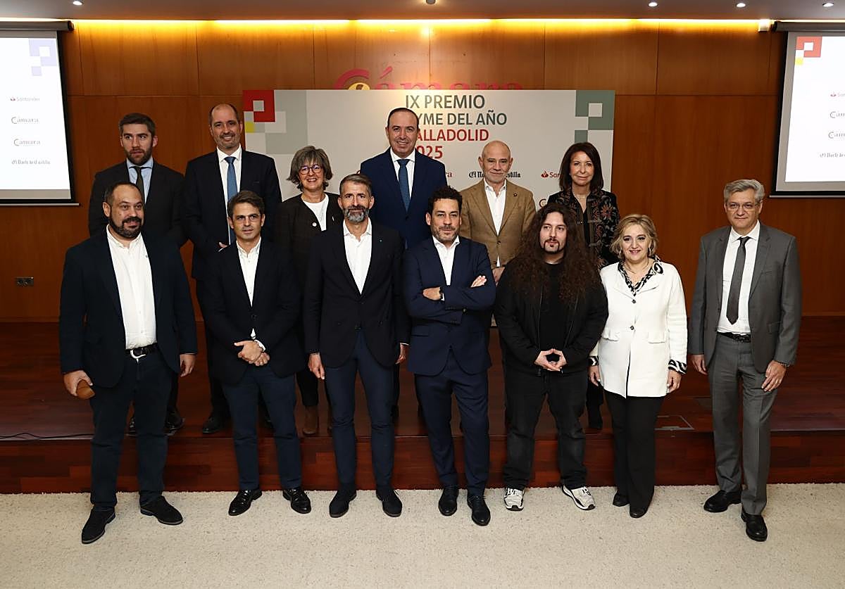 Los miembros del jurado junto a los representantes de las empresas reconocidas.