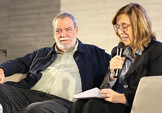 Así ha sido el encuentro literario con Jorge Díaz, de Carmen Mola, en Palencia