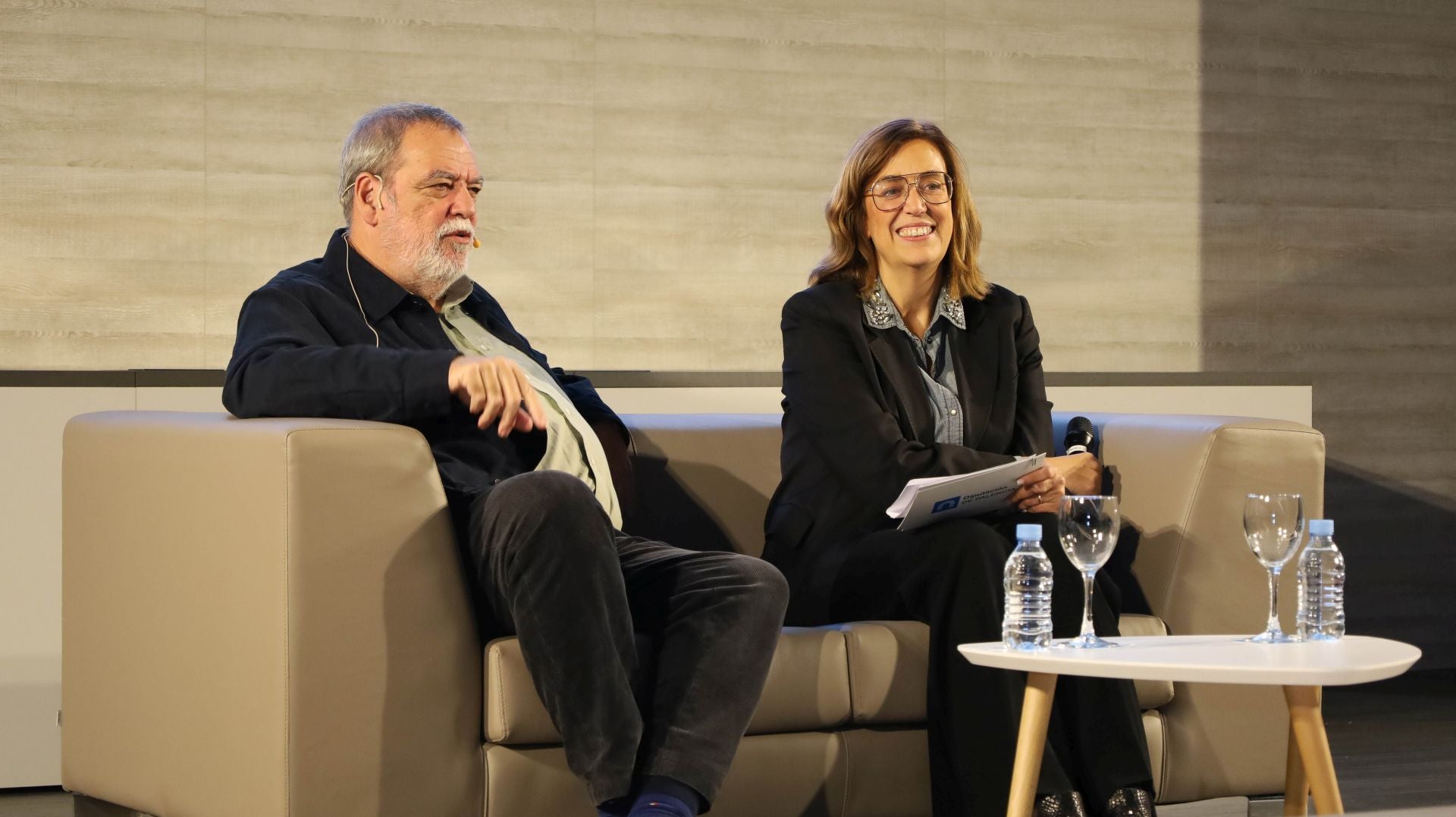 Así ha sido el encuentro literario con Jorge Díaz, de Carmen Mola, en Palencia