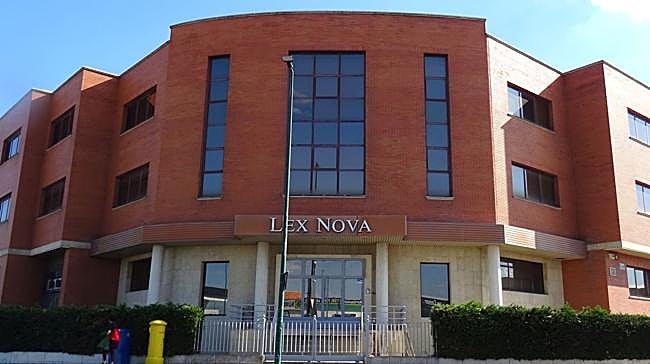 Junto a este nuevo parque de ocio infantil se encuentra la antigua sede de Lex Nova, que cerró hace ya ocho años. En 2026 volverá a la vida con un nuevo negocio, ¿cuál será?