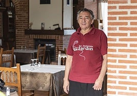 Vicente Moreno, en el comedor de su restaurante.