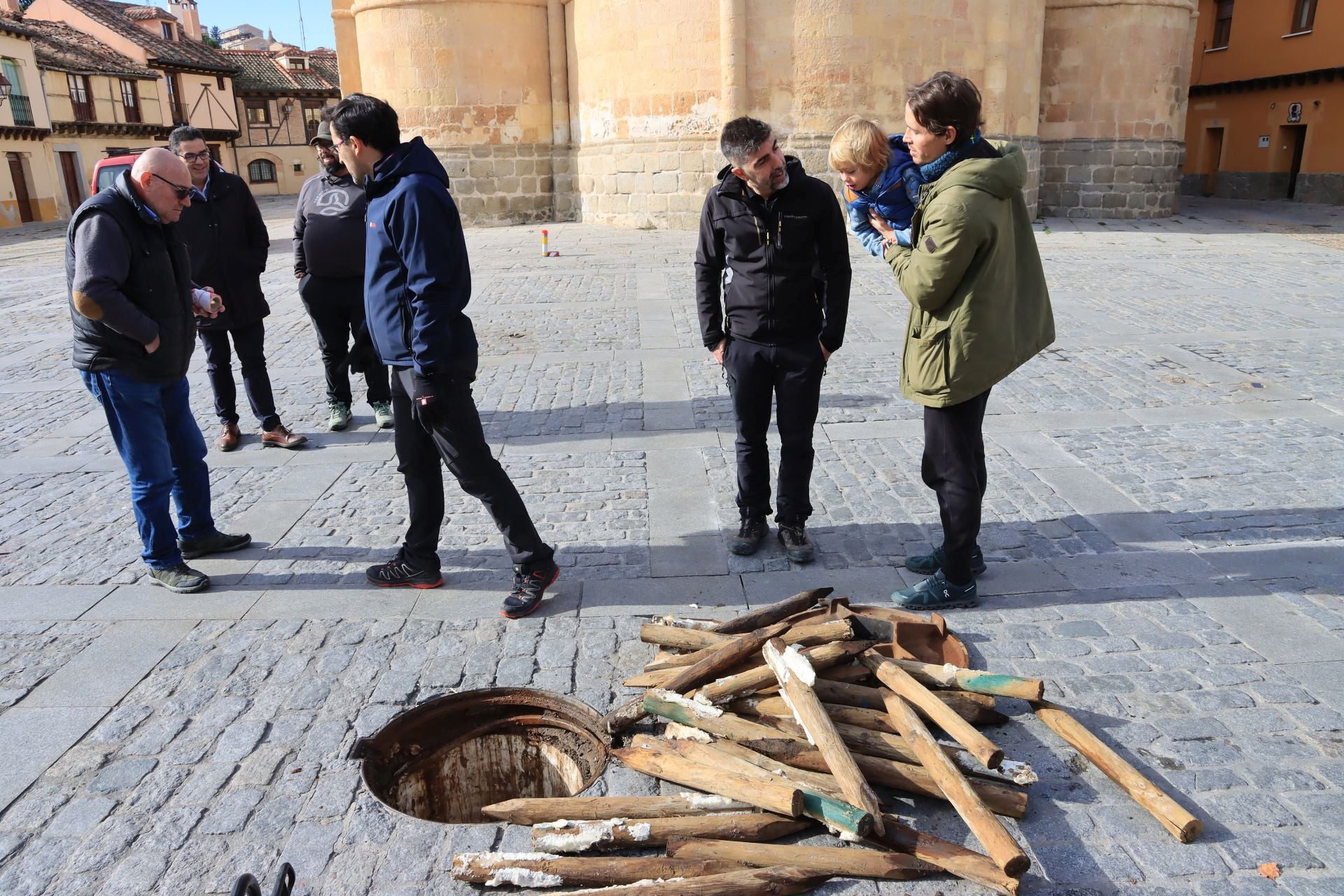 Así ha llegado el pino navideño de San Lorenzo