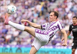 Juanmi Latasa, durante el partido del Real Valladolid ante la Cultural Leonesa disputado en la jornada séptima en Zorrilla.