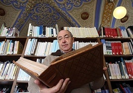 Barreda, en la biblioteca jacobea del monasterio de San Zoilo.