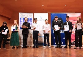 Foto de familia de los jóvenes ganadores de las distintas categorías del Concurso Infantil de Piano Santa Cecilia-Hazen.