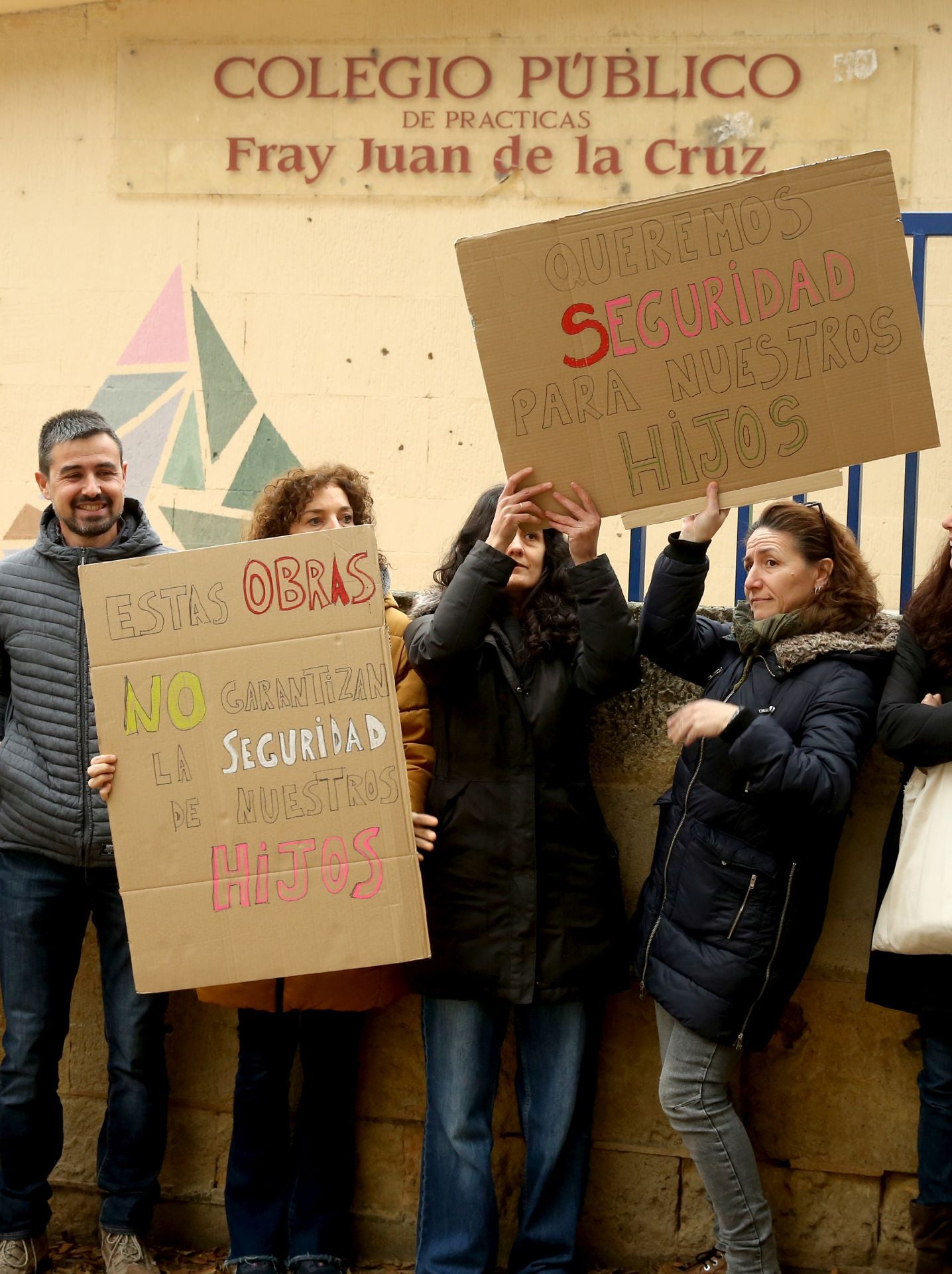 Protesta de los padres de La Aneja