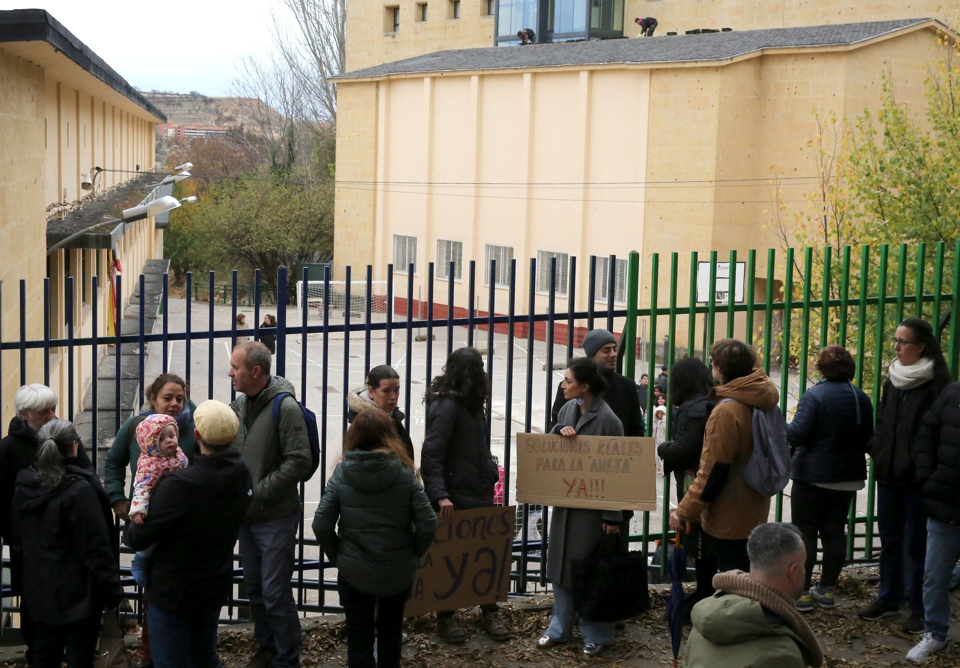 Protesta de los padres de La Aneja