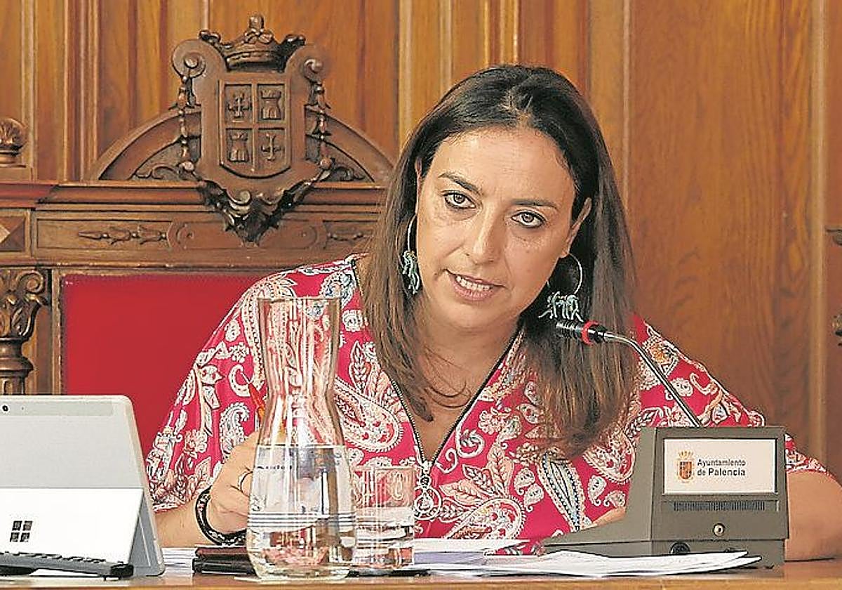 La alcaldesa Miriam Andrés, en un pleno del Ayuntamiento.