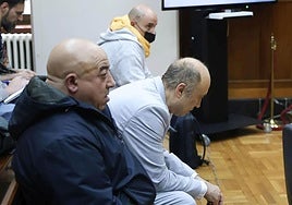 Los tres condenados, durante la primera sesión del juicio en la Audiencia.