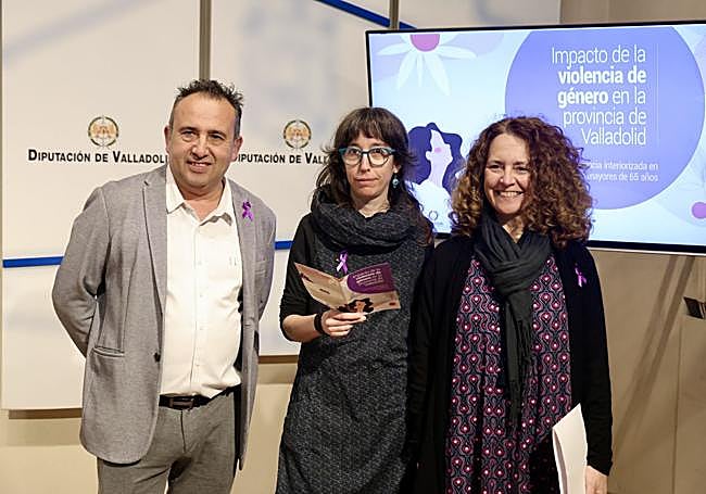 El diputado provincial, Alfonso Romo, la psicóloga e investigadora Ana Rueda y la agente de igualdad Olga Santos