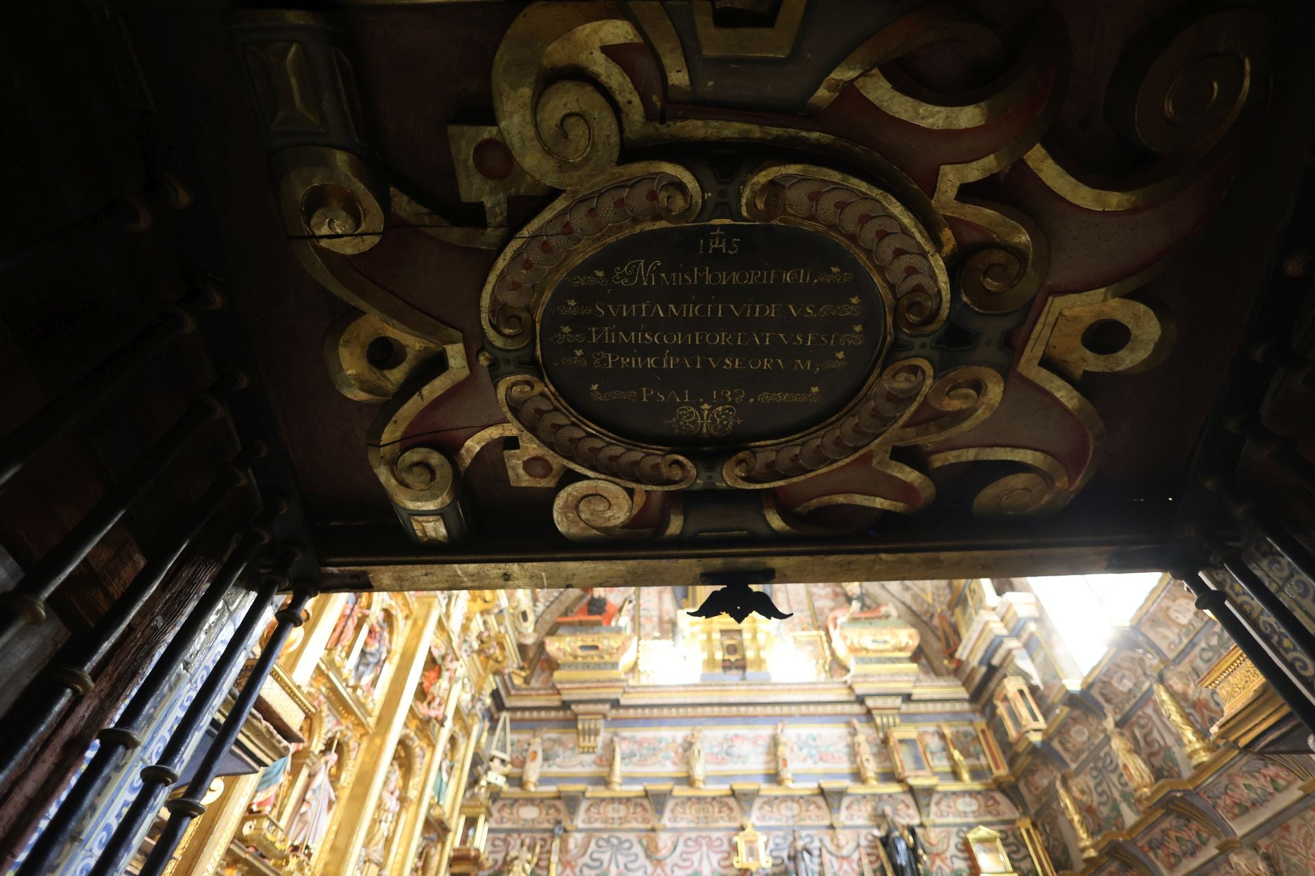 La capilla relicario de San Miguel y San Julián, al detalle