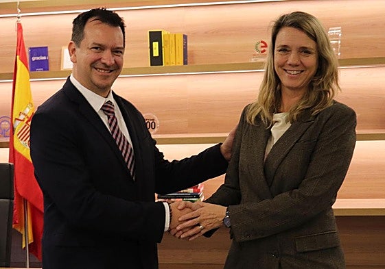 Jaime Sánchez, director de Innovación de la empresa KSP Technologies, y la presidenta de Cepyme, la vallisoletana Ángela de Miguel, esta semana en Madrid.