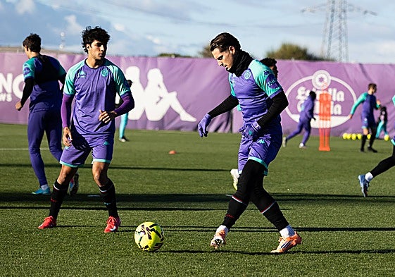 Imágenes del entrenamiento del Real Valladolid de este lunes en los campos anexos de Zorrilla