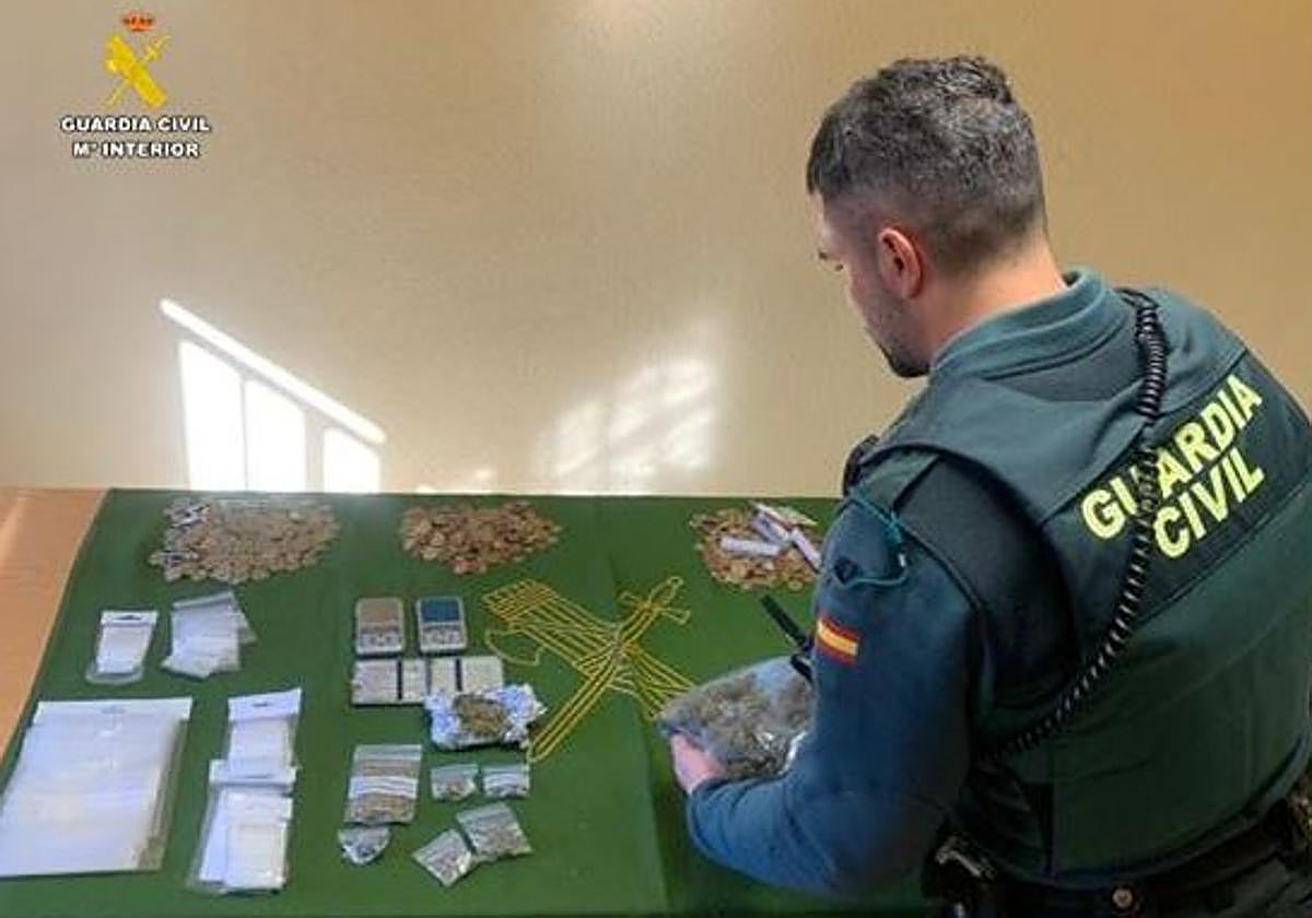 Efectos intervenidos durante la operación en Nava del Rey.