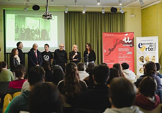 La consejera de Industria interviene en la clausura del ciclo en la Escuela de Arte.