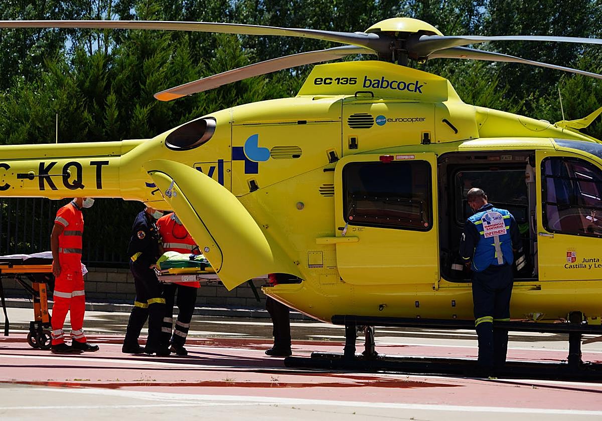 Un helicóptero de Sacyl, en una imagen de archivo.
