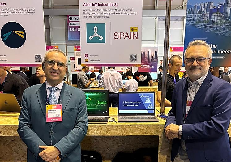 A la izquierda, Fernando González, director ejecutivo de ALSIS IoT.