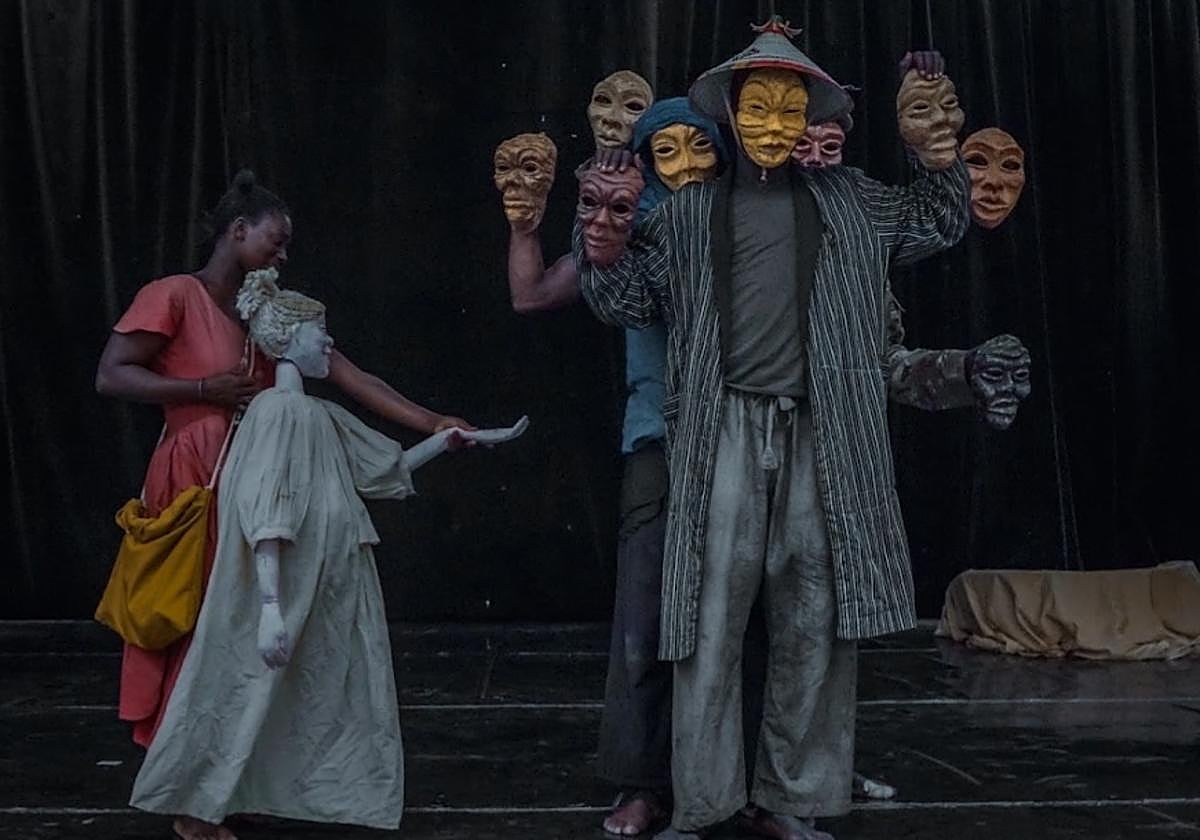 Una de las actuaciones que la compañía senegalesa realiza por varios pueblos de Valladolid.