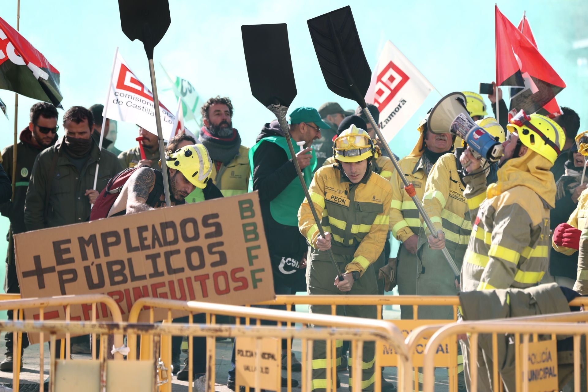 Protesta contra el decreto ley sobre el operativo de incendios presentado por la Junta de Castilla y León