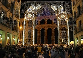 Pórtico de Navidad en la avenida del Acueducto.
