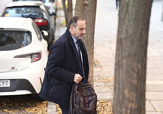 El exministro José Luis Abalos a su llegada al Tribunal Supremo, ayer.