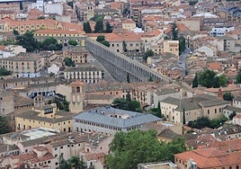 Vista aérea de parte del casco urbano de la ciudad de Segovia.