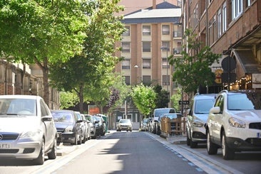Le golpean con un cinturón al defender a una mujer agredida por otro joven