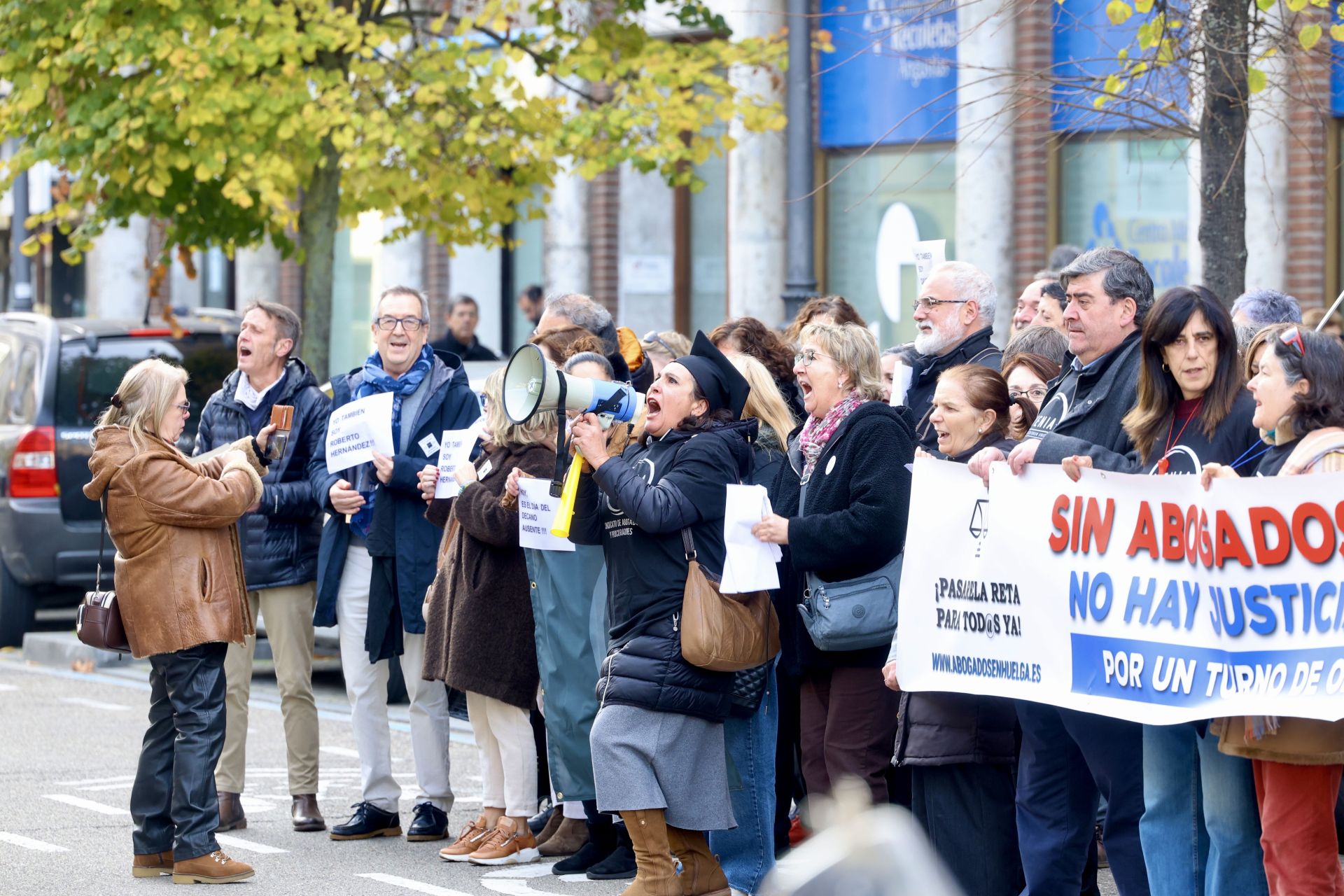 Las imágenes de la protesta de los abogados de turno en Valladolid
