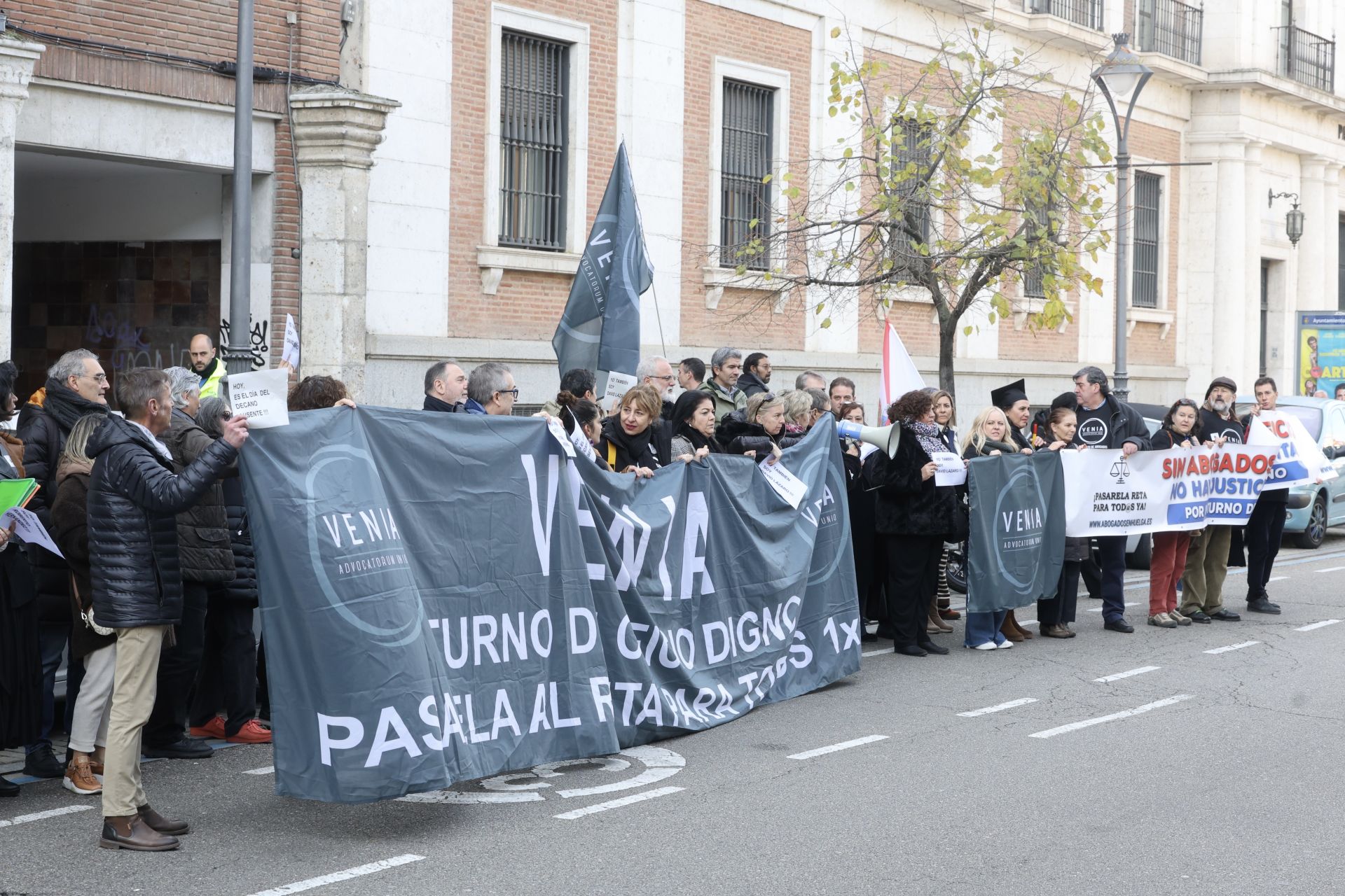 Las imágenes de la protesta de los abogados de turno en Valladolid