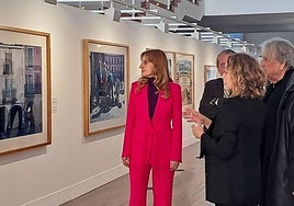 Mar Sancho, Koré Escobar y Ángel Marcos, ante las fotografías.