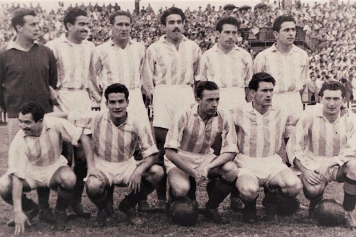 Un equipo del Real Valladolid en la temporada 1049-50. De pie: Saso, Lesmes I, Babot, Lesmes II, Ortega, Lasala. Agachados: Revuelta, Coque, Vaquero, Aldecoa y Juanco.
