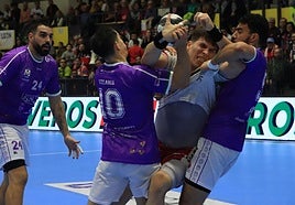 Fotos de la derrota del Balonmano Nava ante el colista