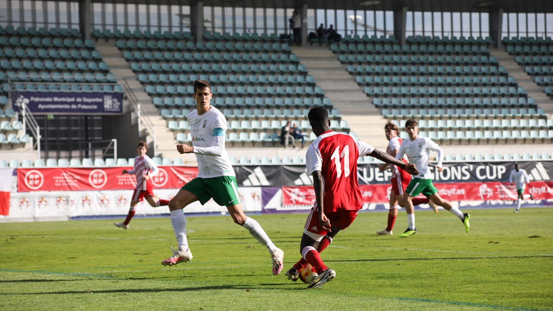 Eusebio Sacristán vuelve a los banquillos con derrota en su debut con Castilla y León