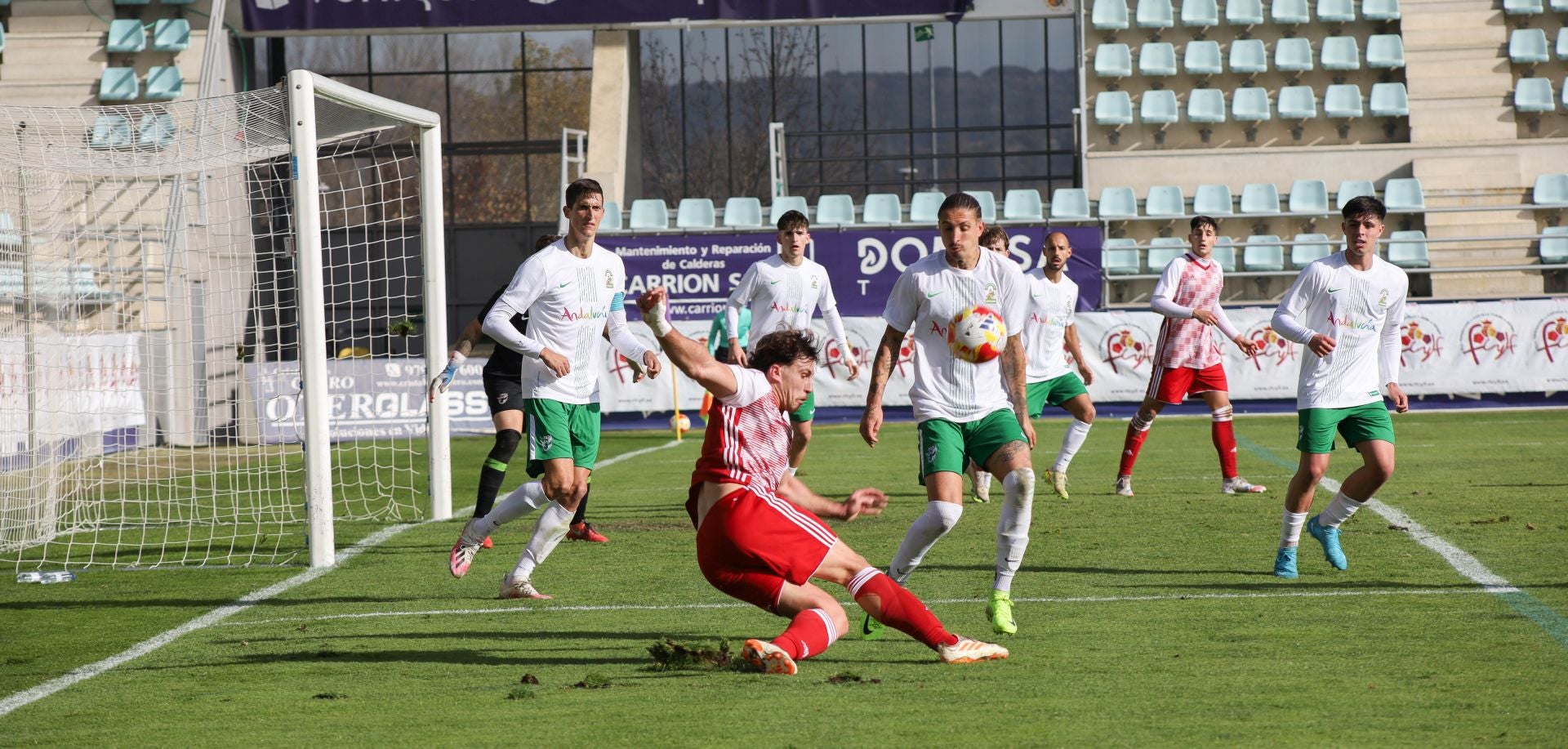 Eusebio Sacristán vuelve a los banquillos con derrota en su debut con Castilla y León