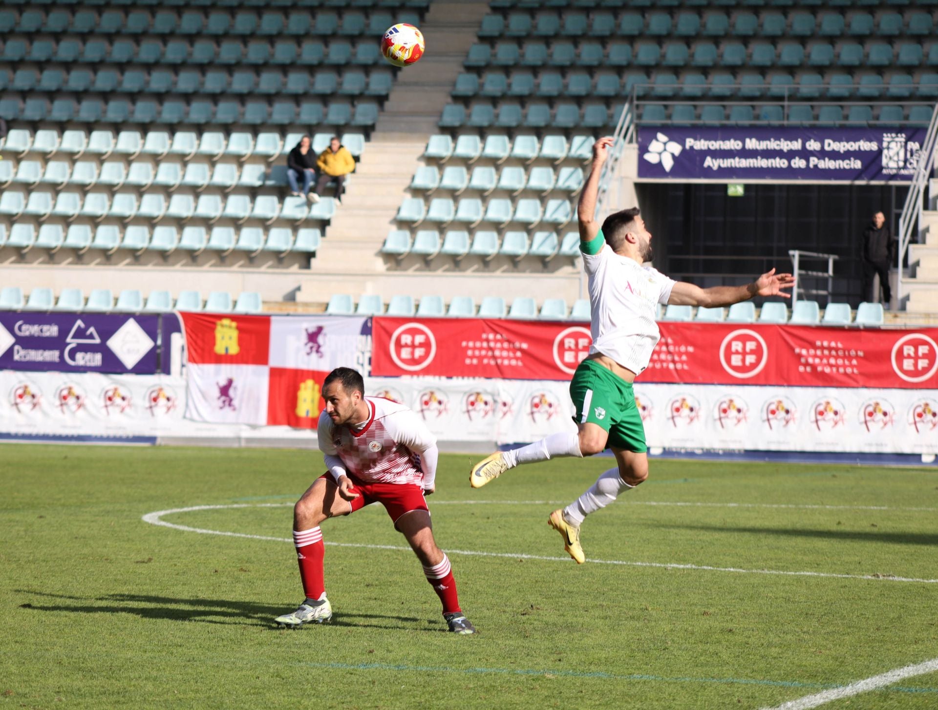 Eusebio Sacristán vuelve a los banquillos con derrota en su debut con Castilla y León