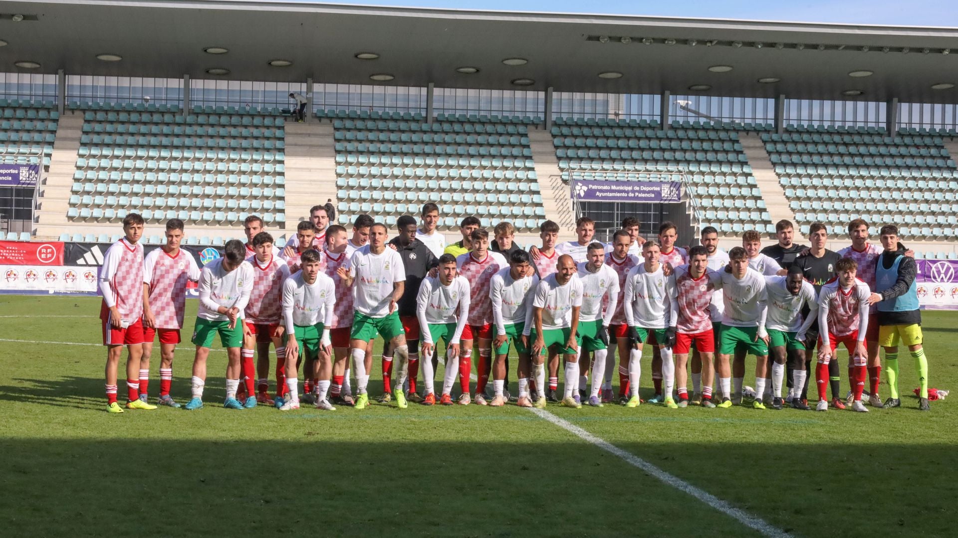 Eusebio Sacristán vuelve a los banquillos con derrota en su debut con Castilla y León