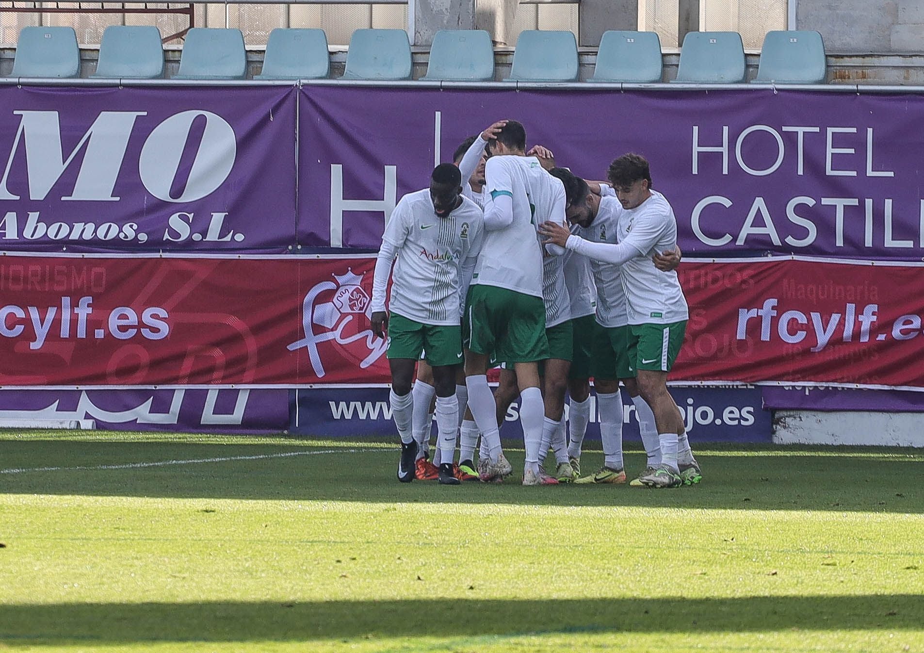 Eusebio Sacristán vuelve a los banquillos con derrota en su debut con Castilla y León
