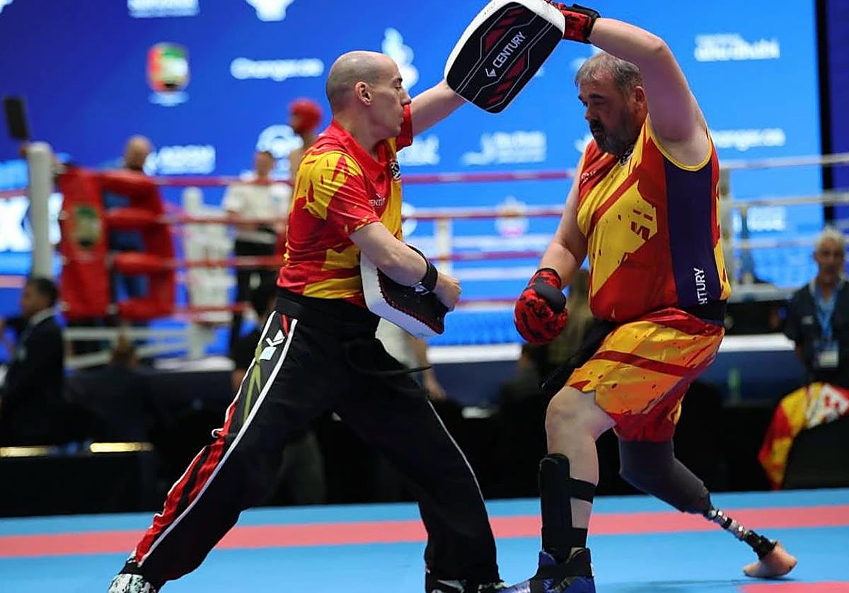 Roberto Coronas (izquierda) y Óscar Gómez (derecha), durante el Campeonato del Mundo de Abu Dhabi.