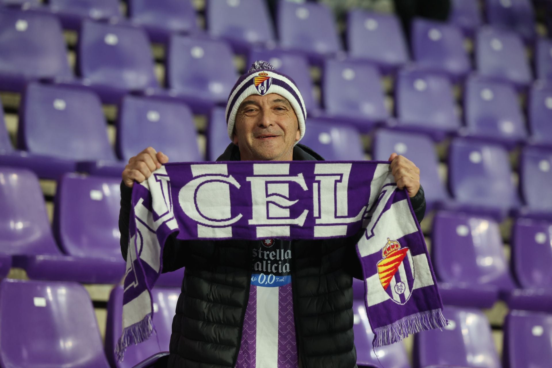 Búscate en la grada del estadio José Zorrilla (1/4)