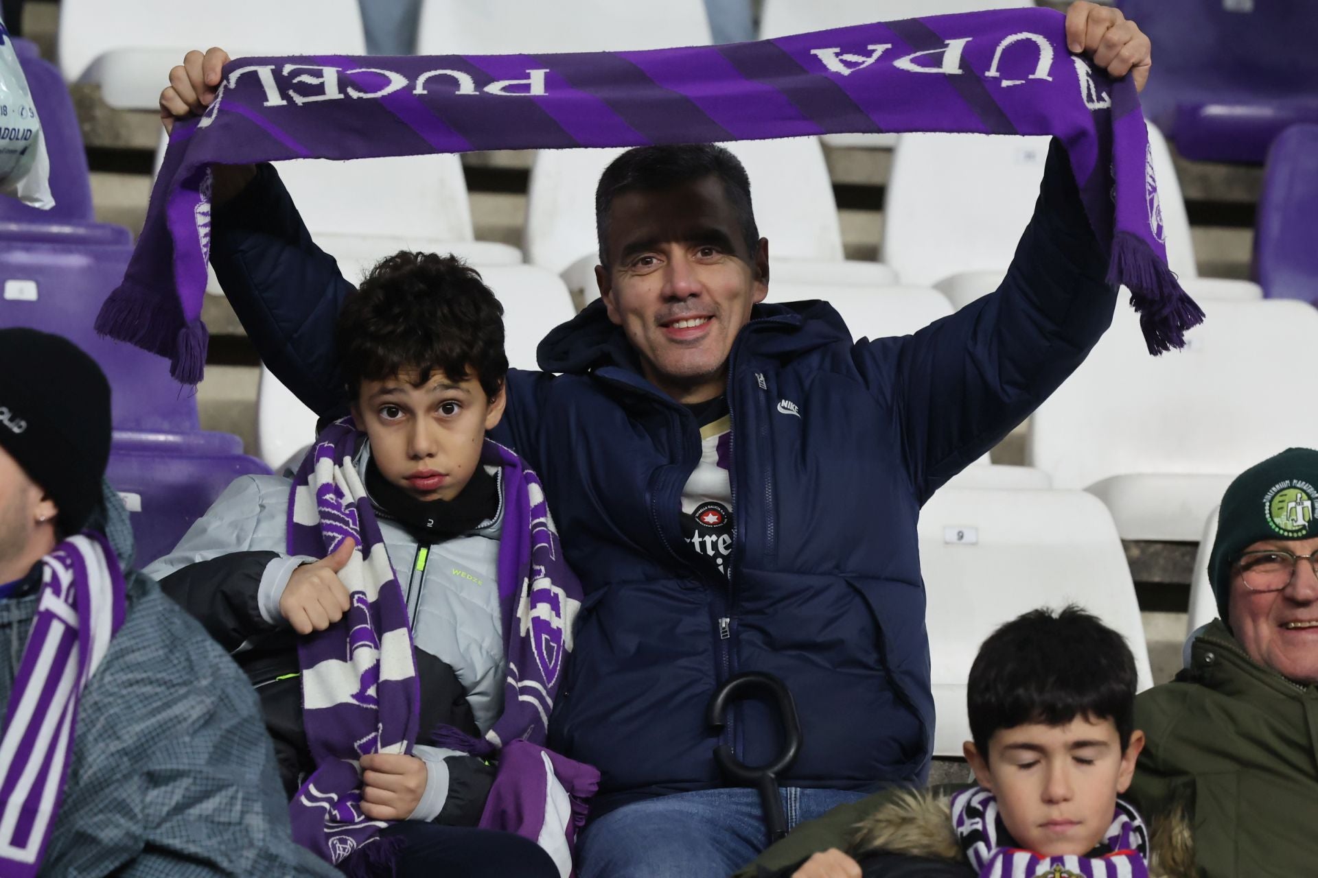 Búscate en la grada del estadio José Zorrilla (1/4)