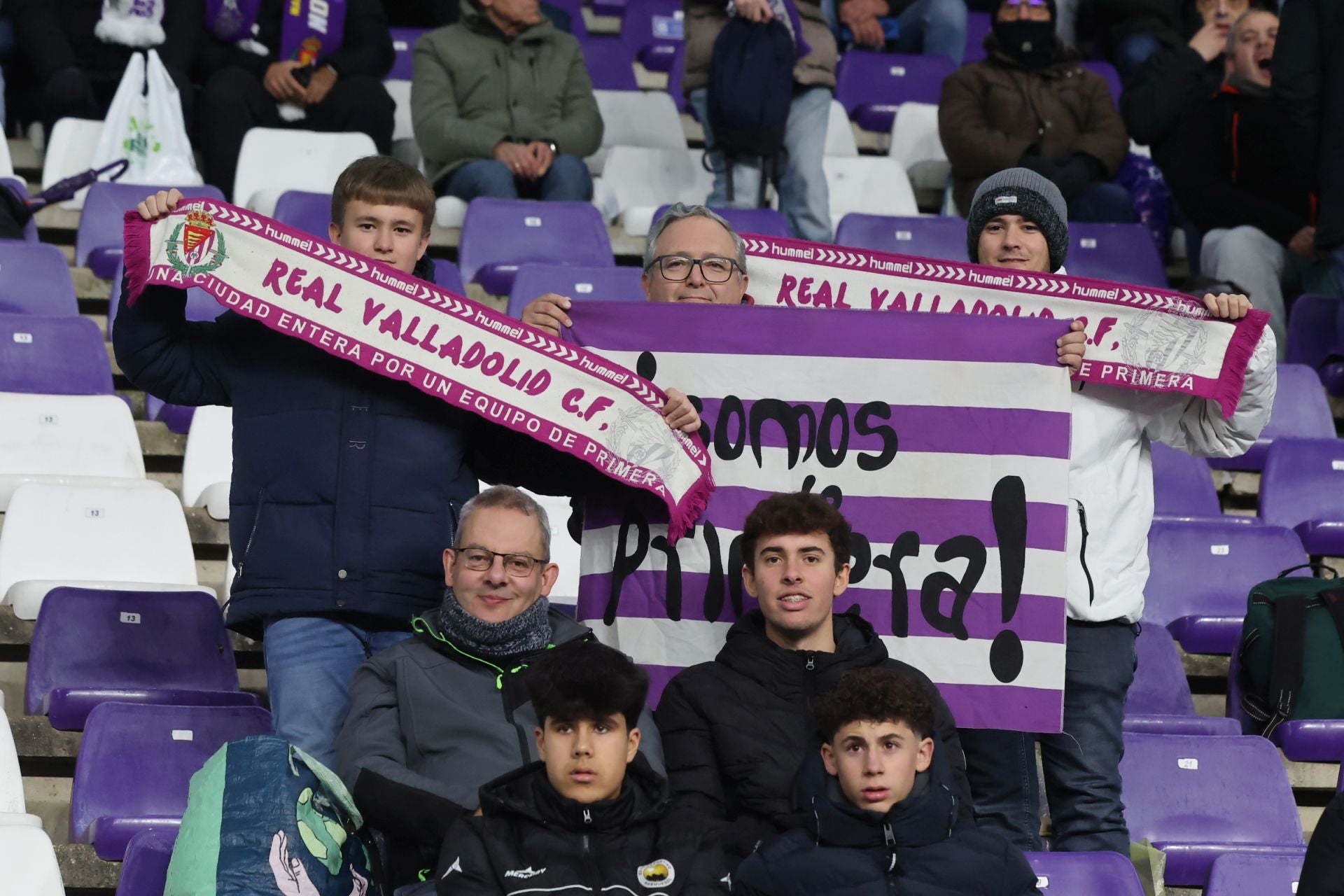 Búscate en la grada del estadio José Zorrilla (1/4)