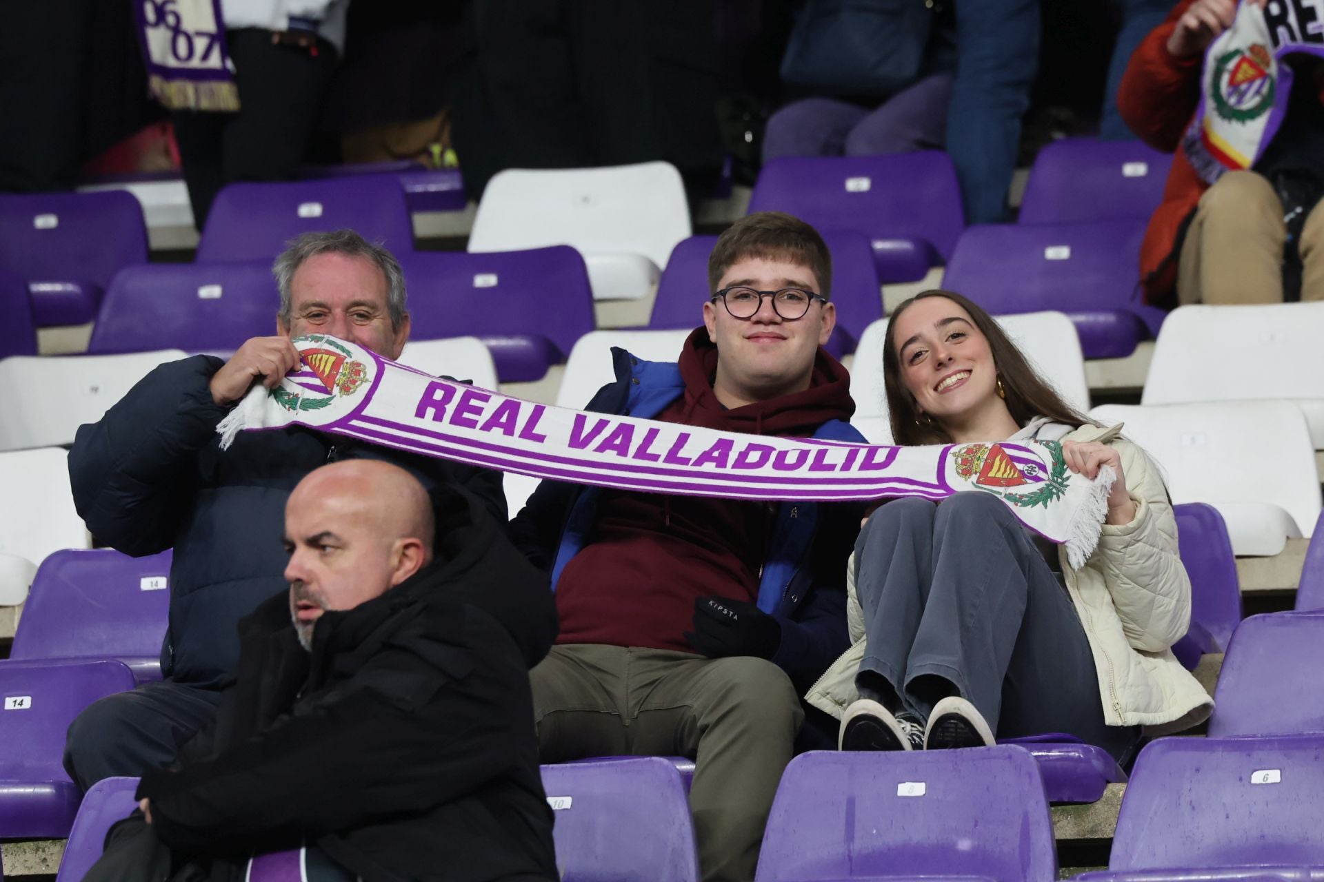Búscate en la grada del estadio José Zorrilla (1/4)