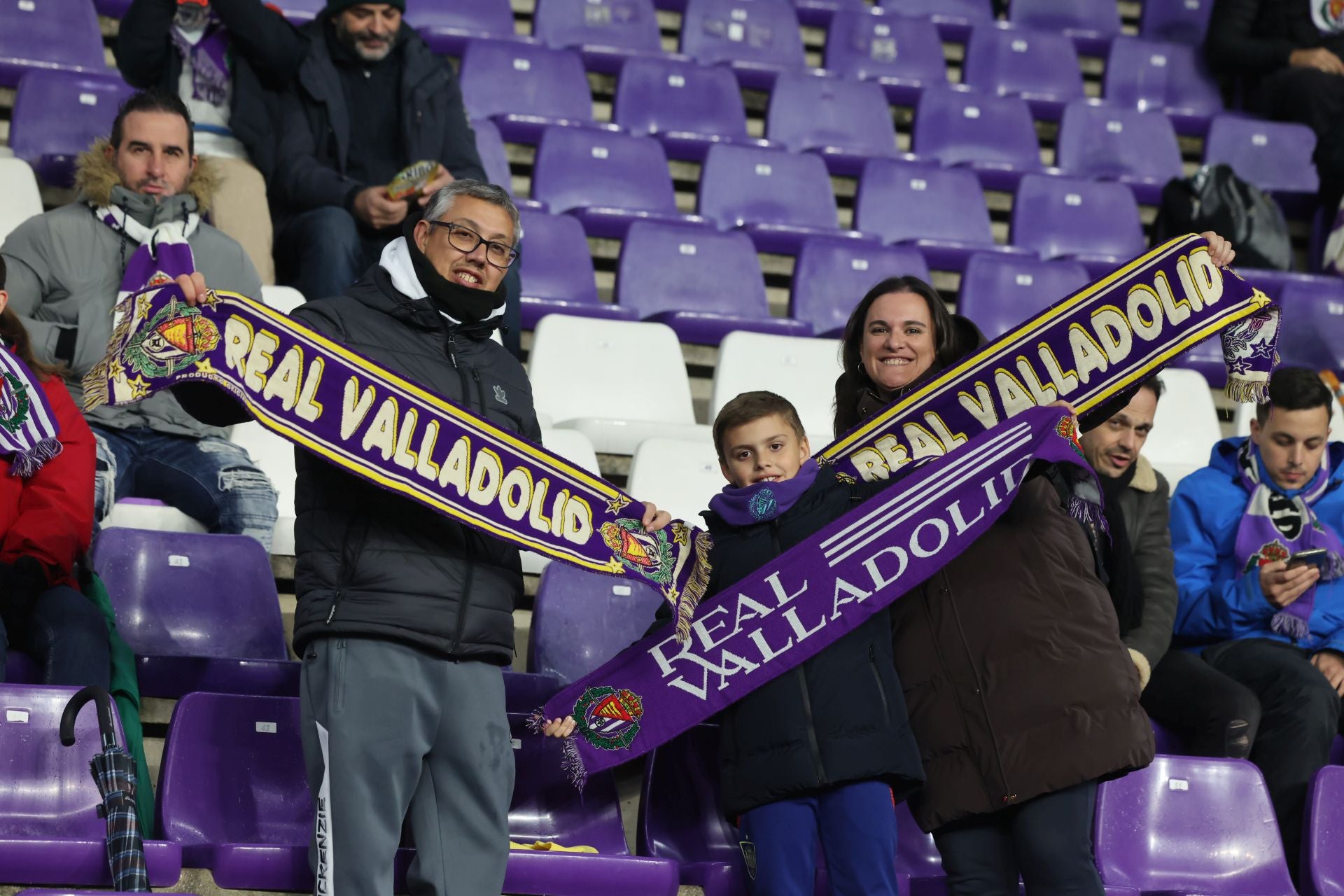 Búscate en la grada del estadio José Zorrilla (1/4)