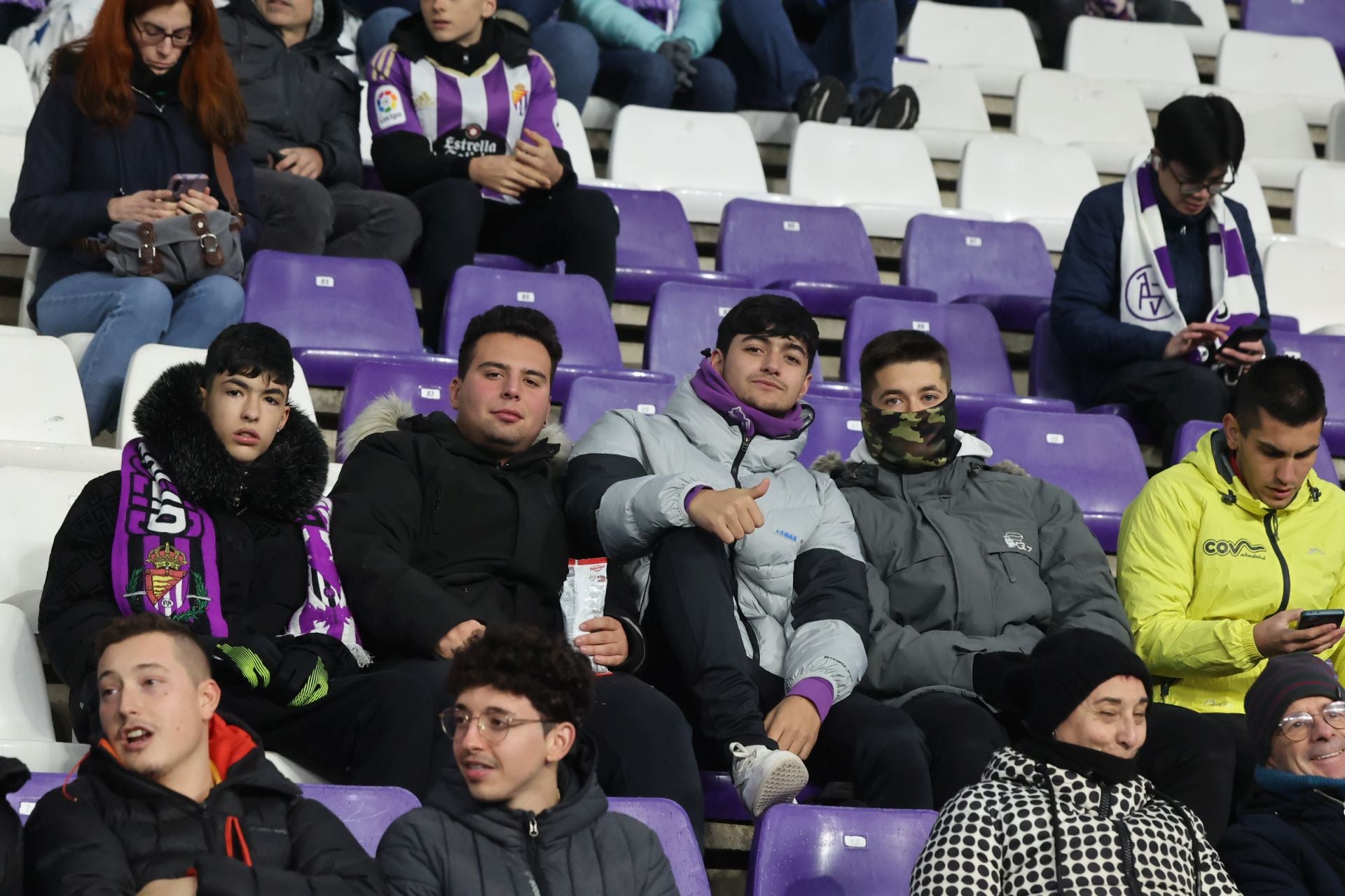 Búscate en la grada del estadio José Zorrilla (2/4)