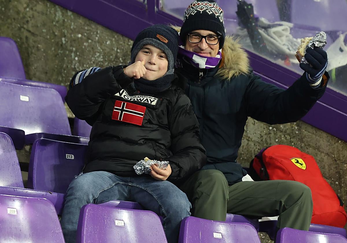 Búscate en la grada del estadio José Zorrilla (2/4)