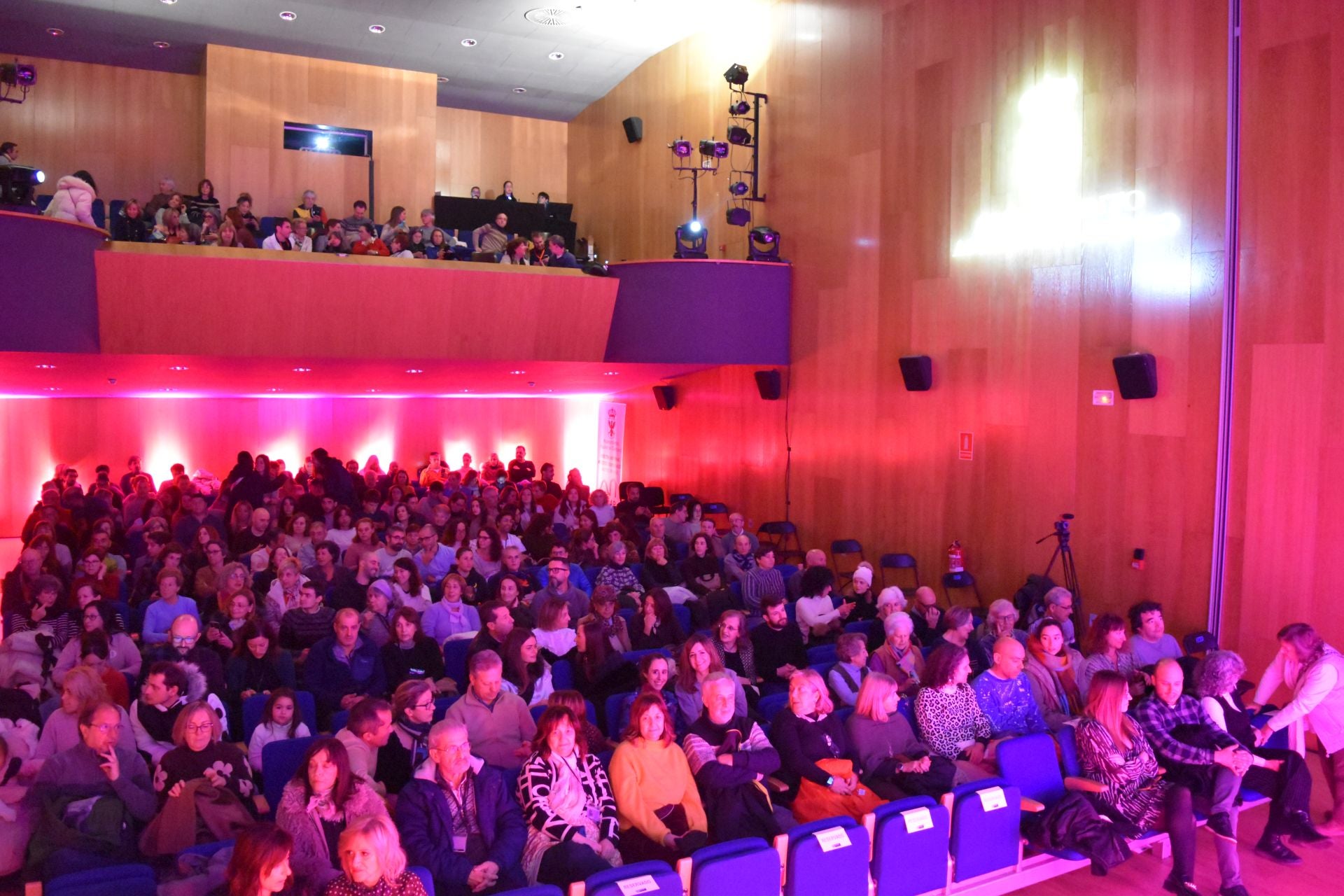 Aguilar se rinde a Luis Zahera