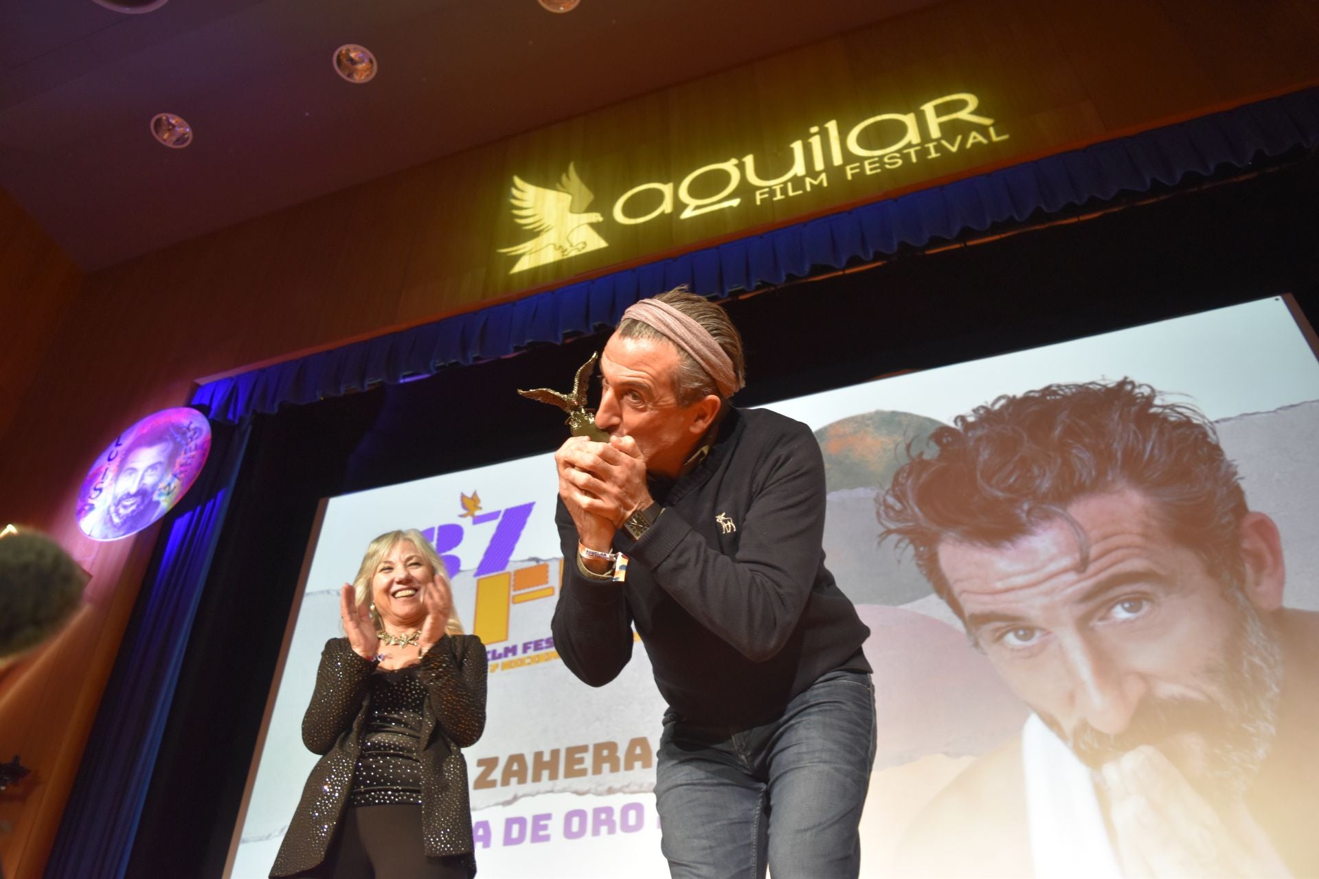 Aguilar se rinde a Luis Zahera