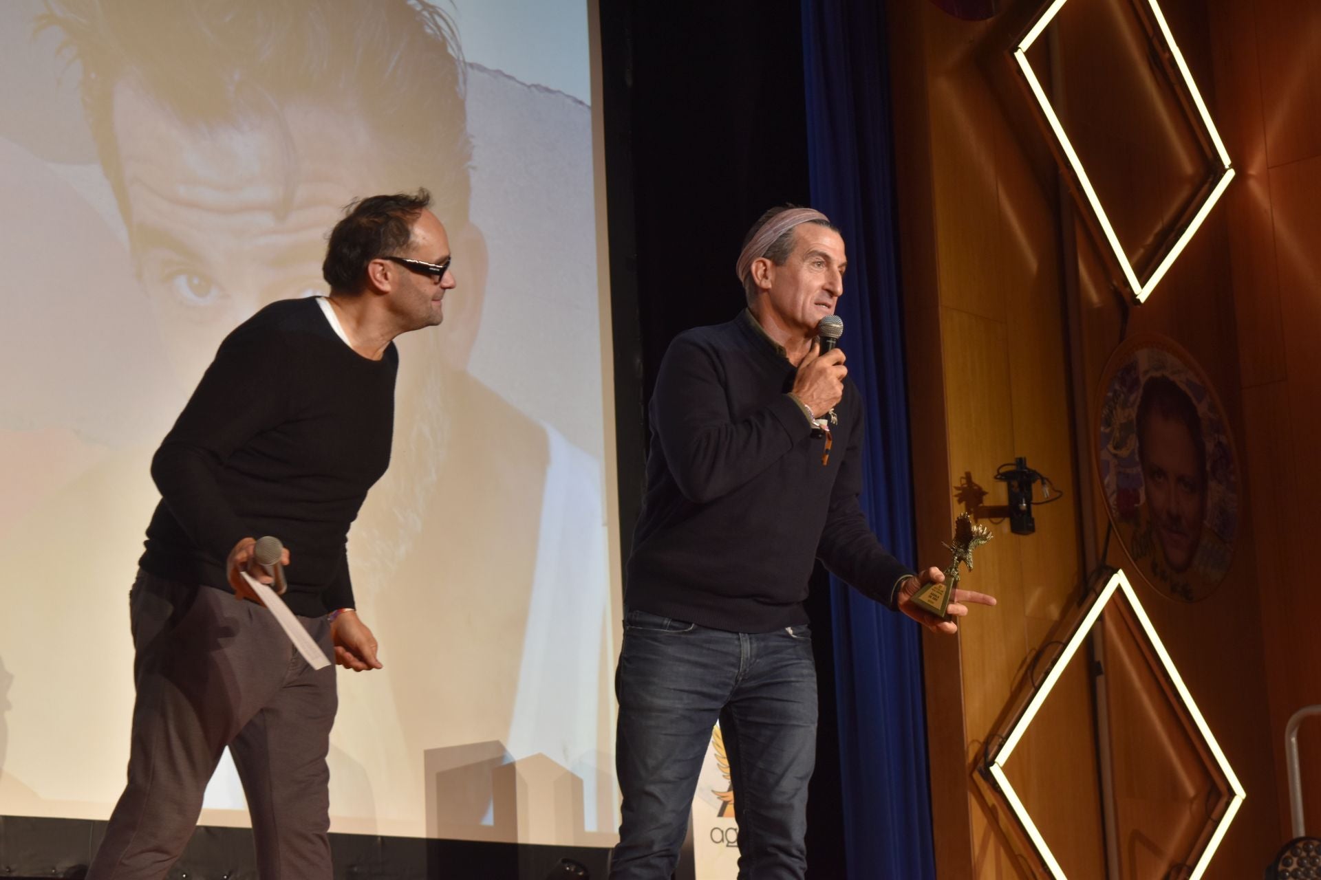 Aguilar se rinde a Luis Zahera