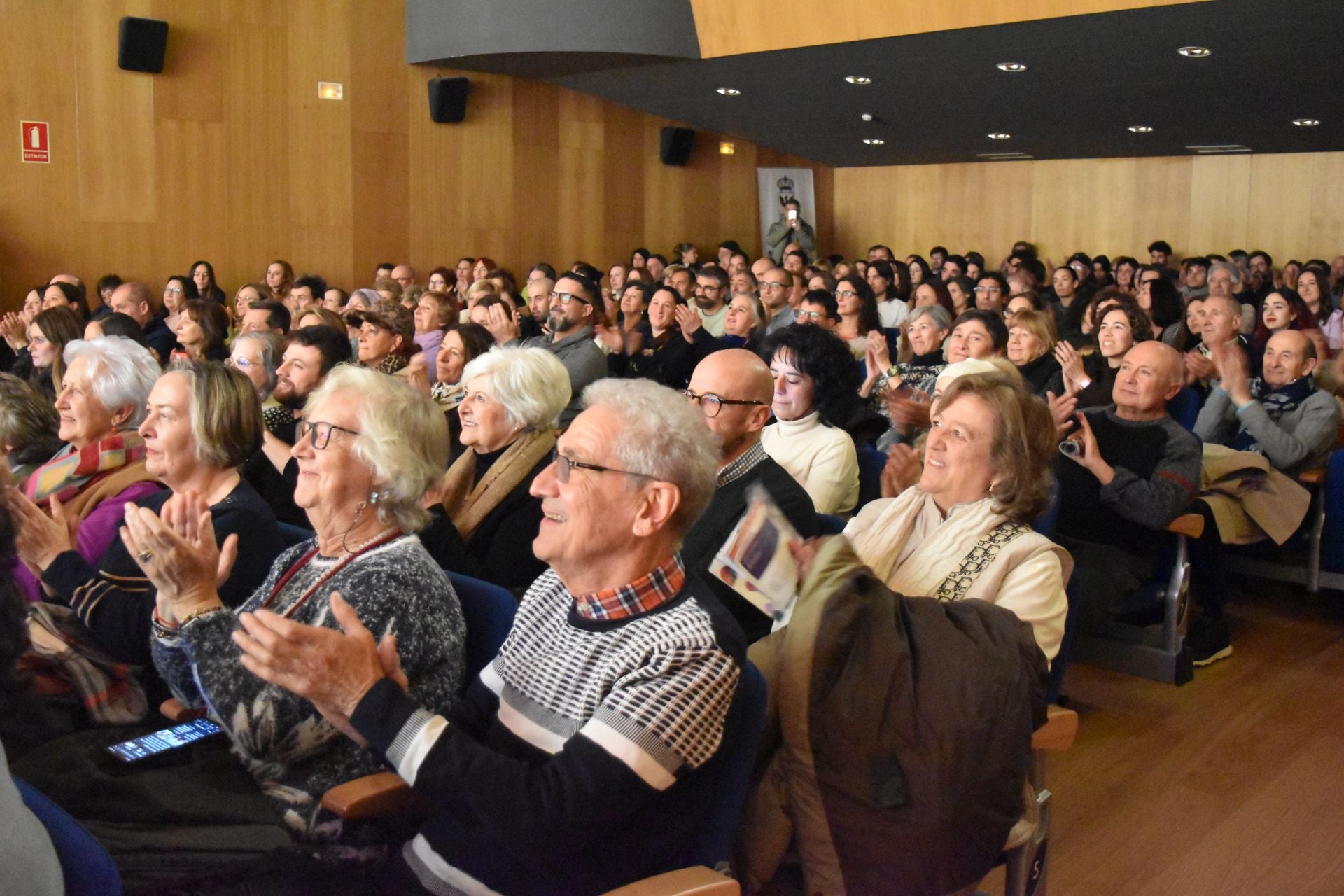 Aguilar se rinde a Luis Zahera