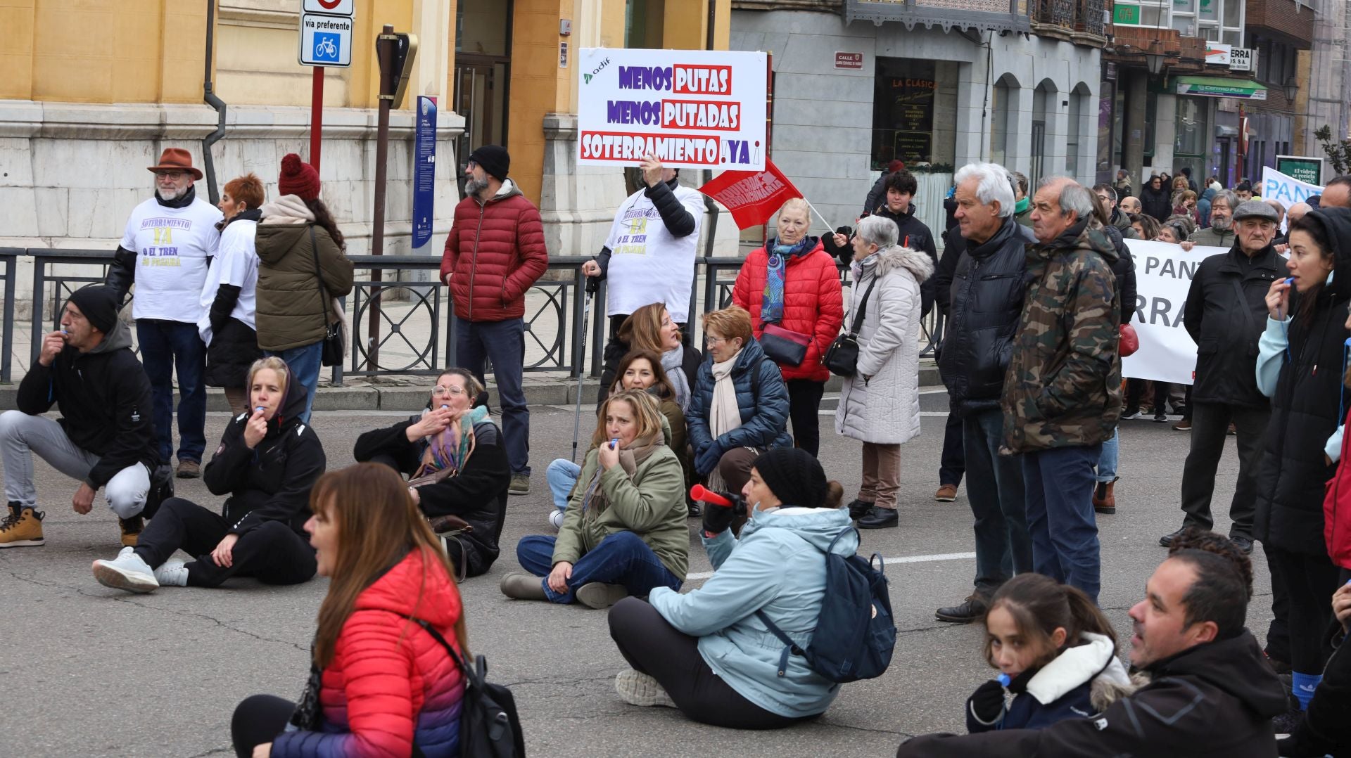 Así ha transcurrido la manifestación en Palencia por el soterramiento
